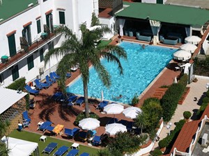 hotel lord byron piscina esterna