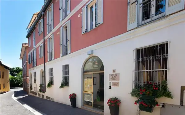 Hotel Hotel Dei Tigli a Angera