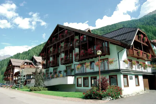Hotel DOMINA PARCO DELLO STELVIO a Cogolo