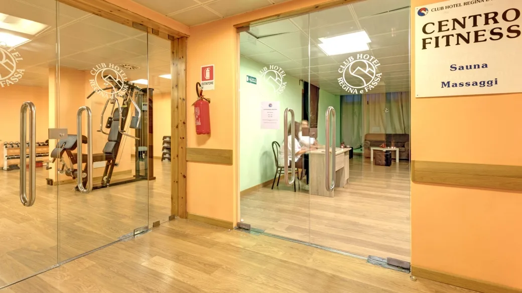 Ingresso del centro fitness con palestra, sauna e massaggi