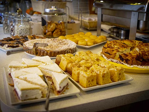 Buffet di dolci e torte assortite