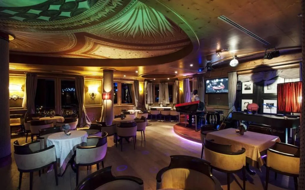 Bar